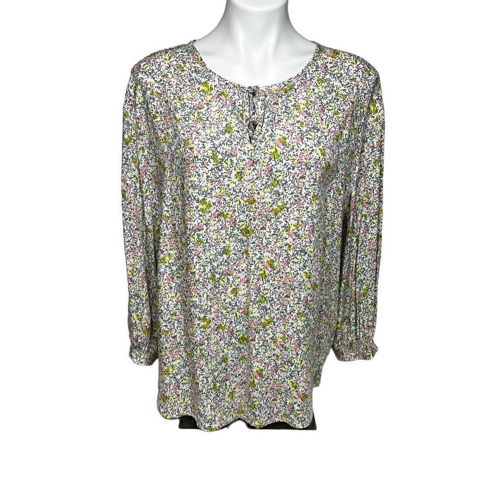 Caslon ditsy floral split neck top size L
